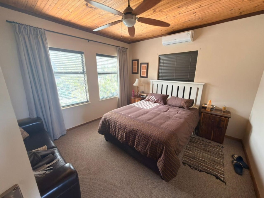 To Let 4 Bedroom Property for Rent in Langerug Western Cape